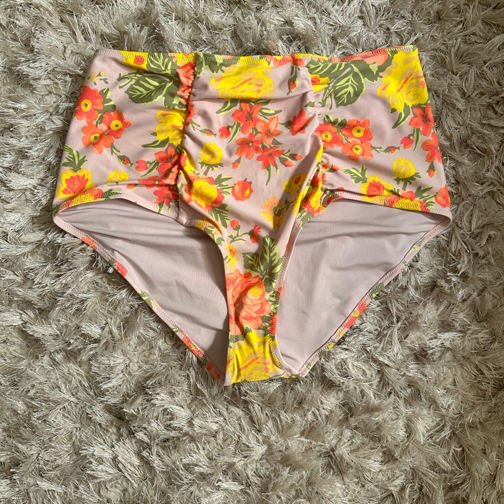 Aerie High Waisted Cream Floral Bikini Bottoms - Size Large - New without Tags!